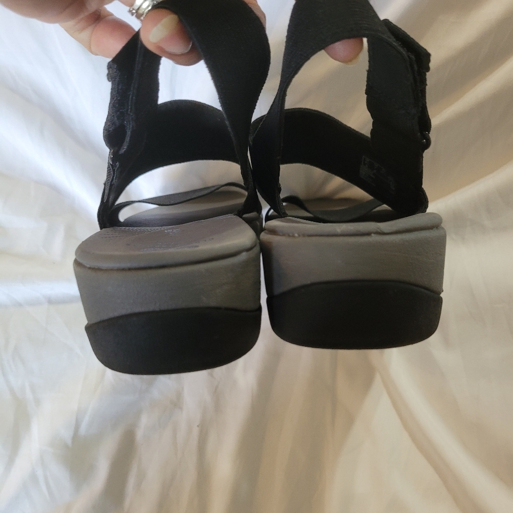 Clarks Cloudsteppers Black Elastic Strap Sandals … - image 2